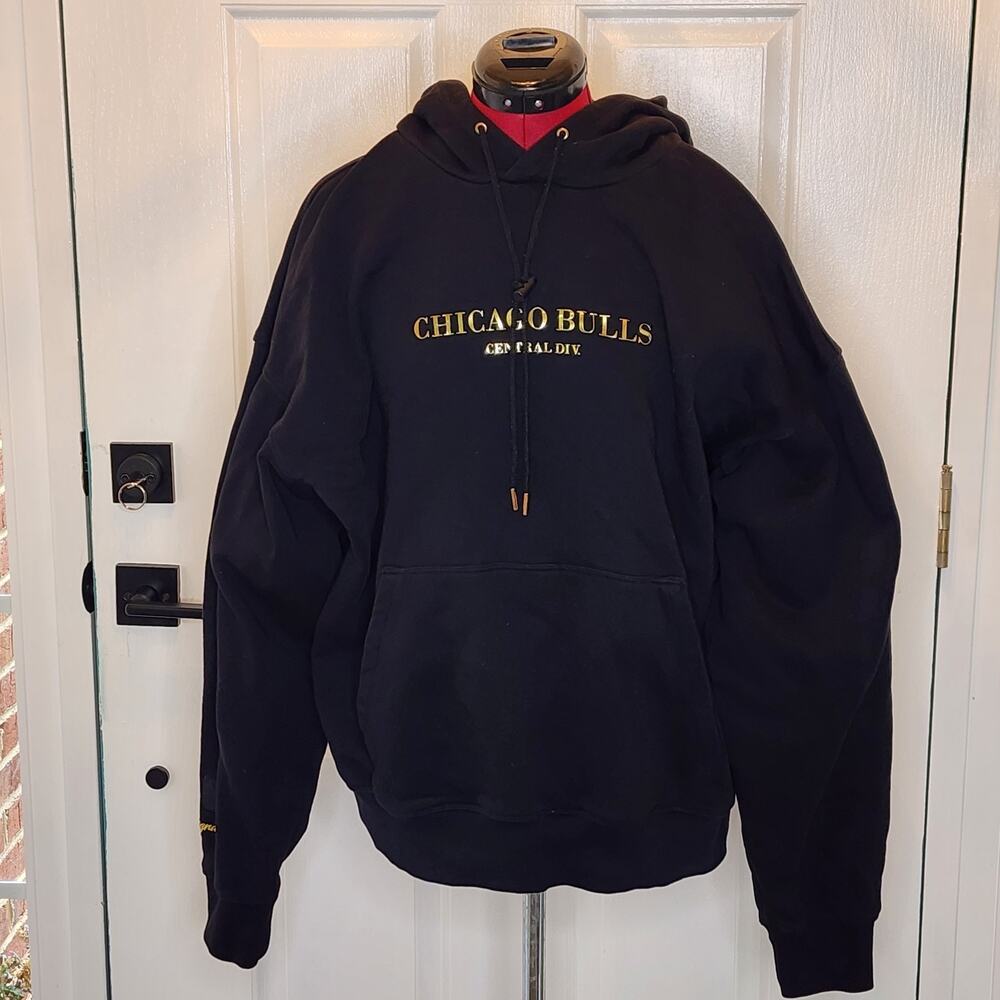 NBA Style Signature Chacago Bulls Hoodie Raised Letter Size XL Black and Gold